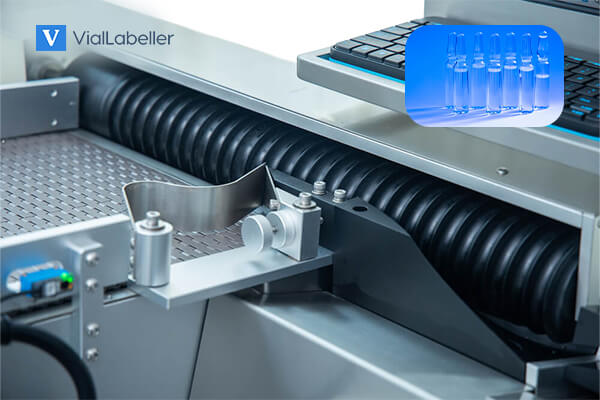 Horizontal ampoule labeling machine placement